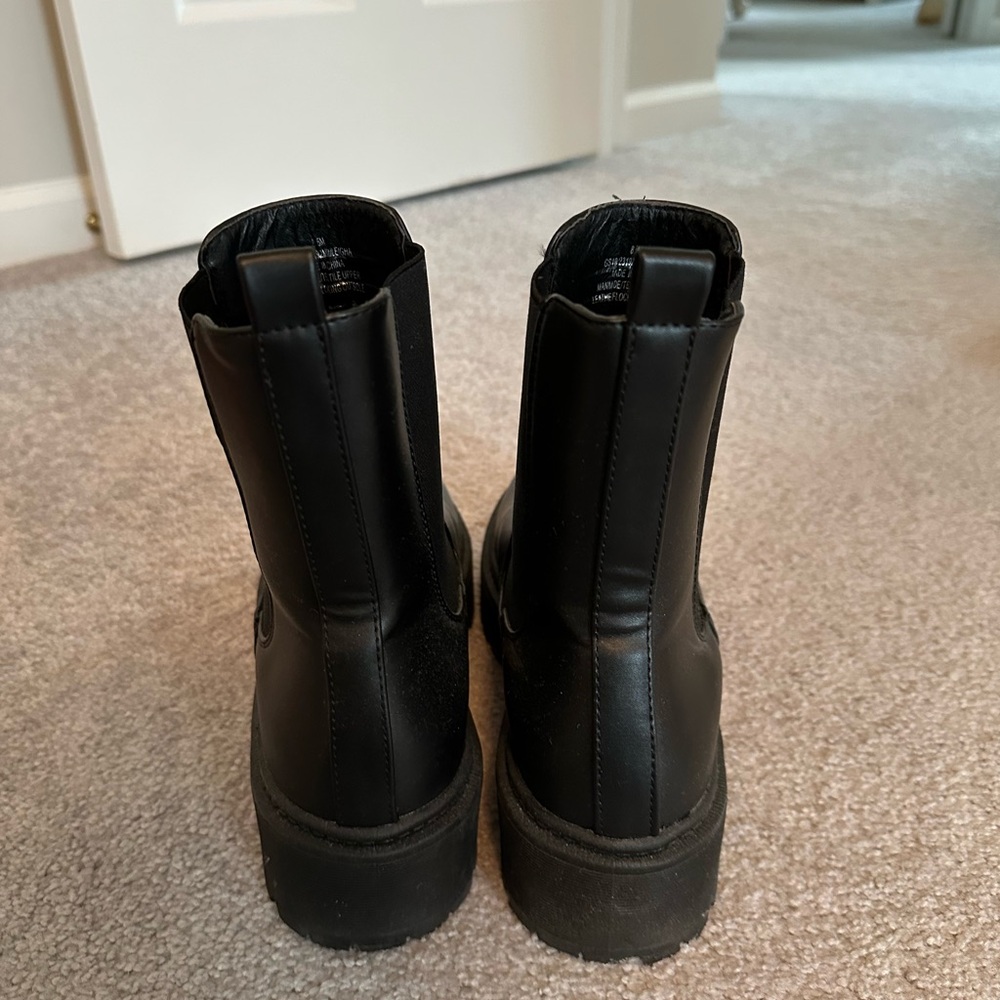 Black boots - Picture 4 of 4